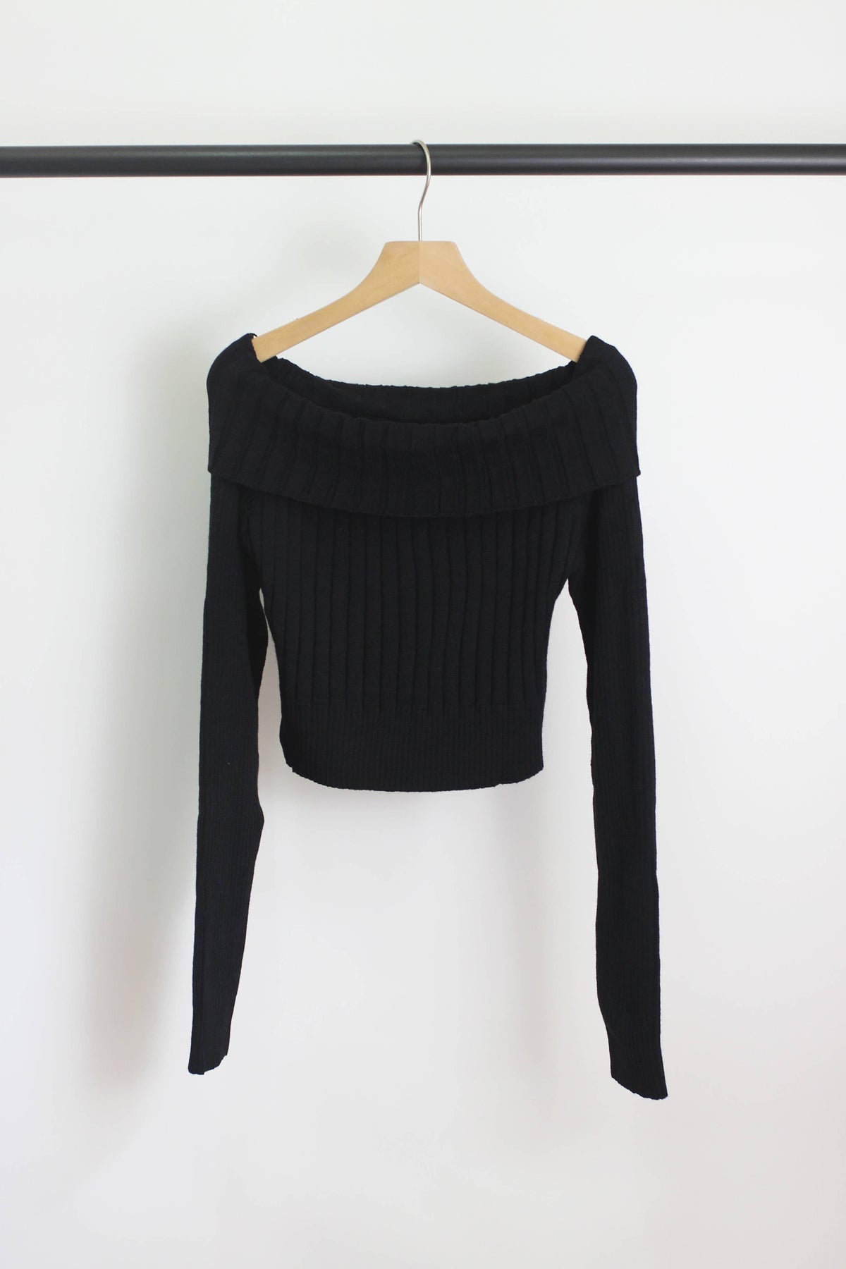 ESLEY Off-Shoulder Ribbed Knit Sweater: Black