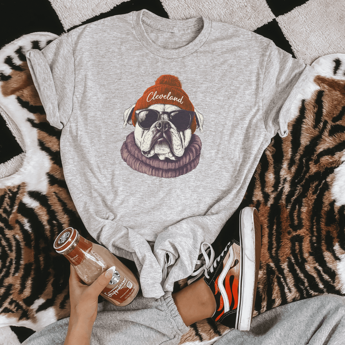 Vintage Cleveland Football Graphic Dawg Tshirt