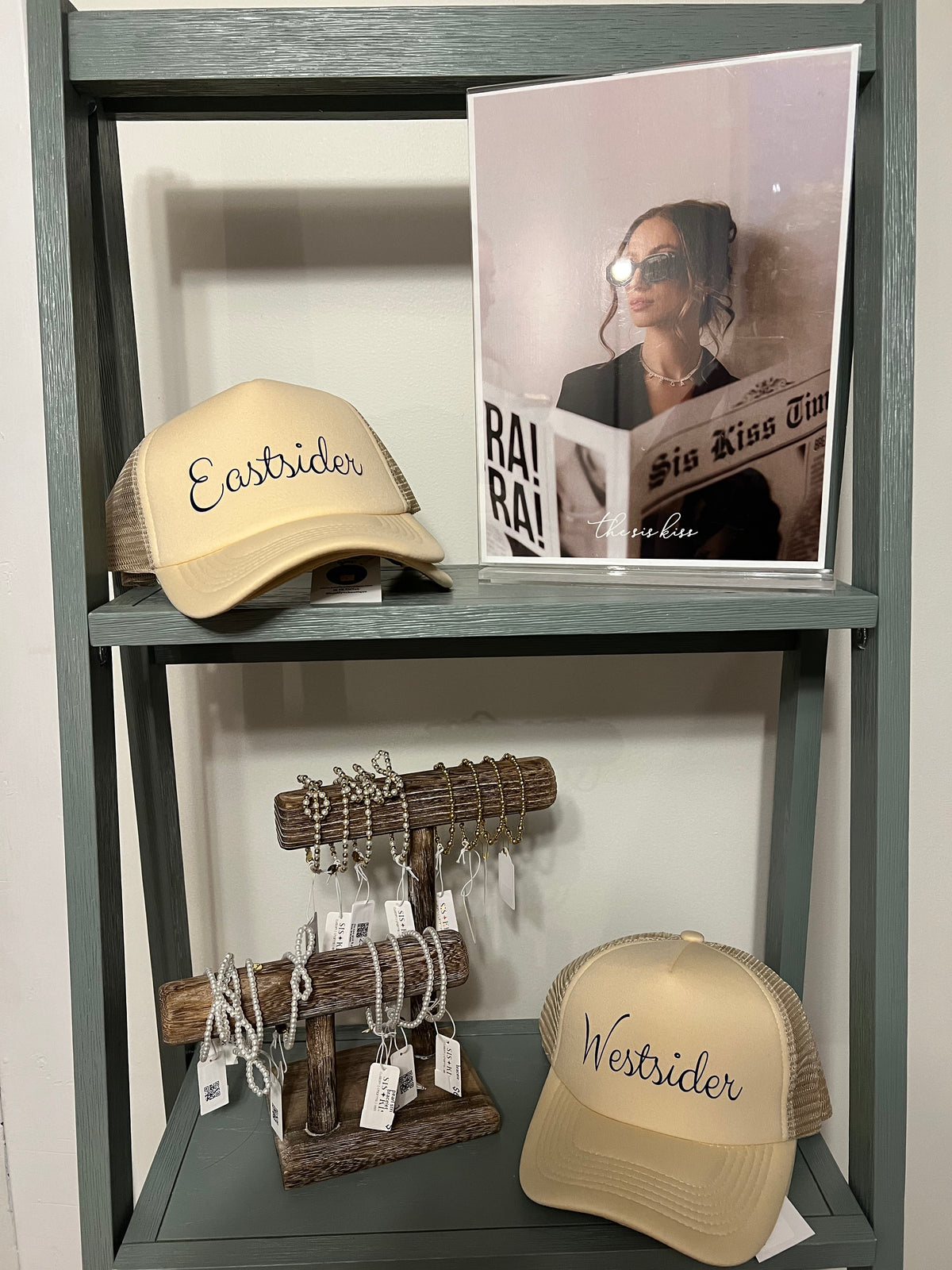 The Sis Kiss - On Knox Bow Bracelet in Pearl