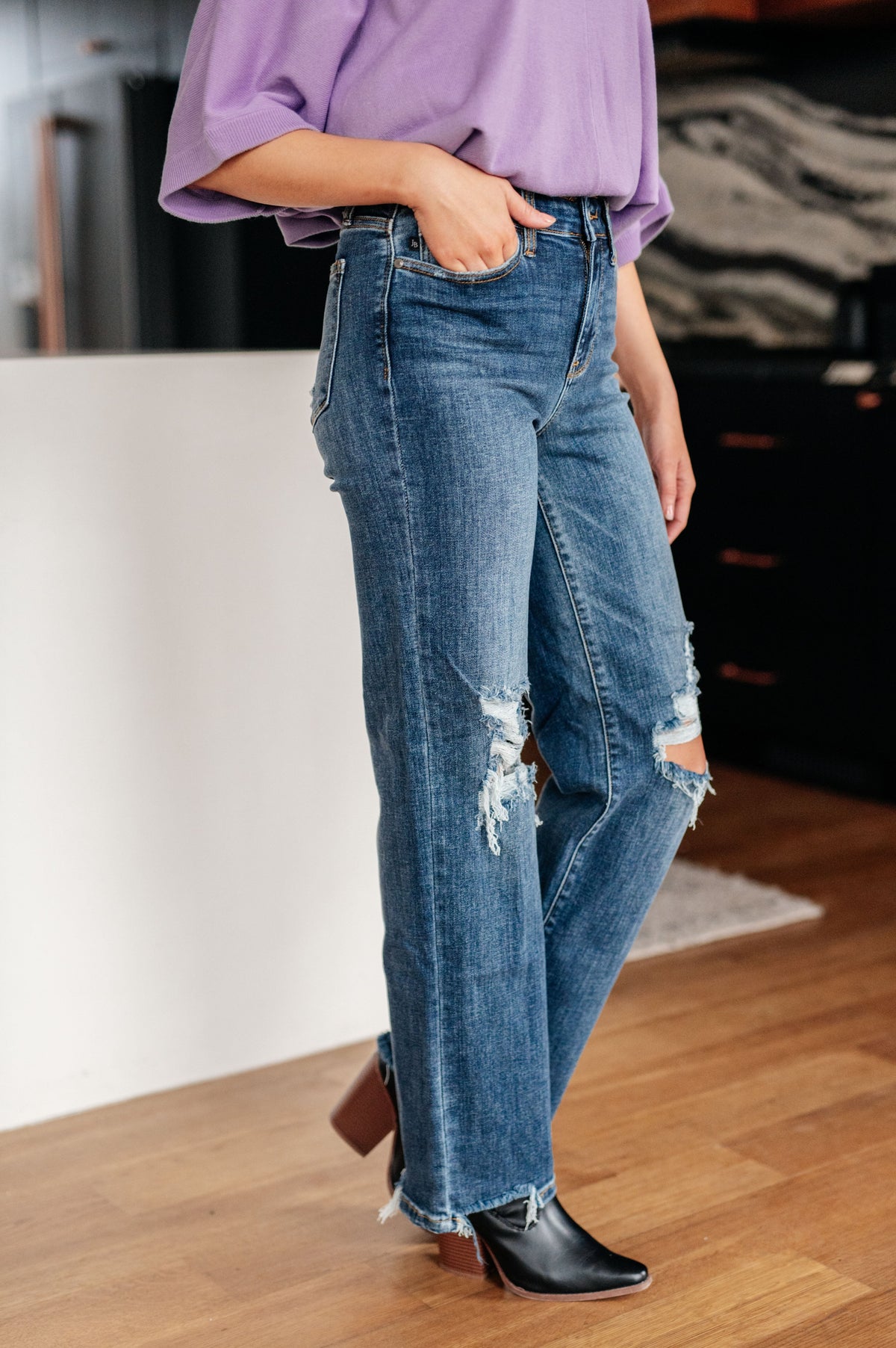 Judy Blue Rose High Rise 90&#39;s Straight Jeans in Dark Wash